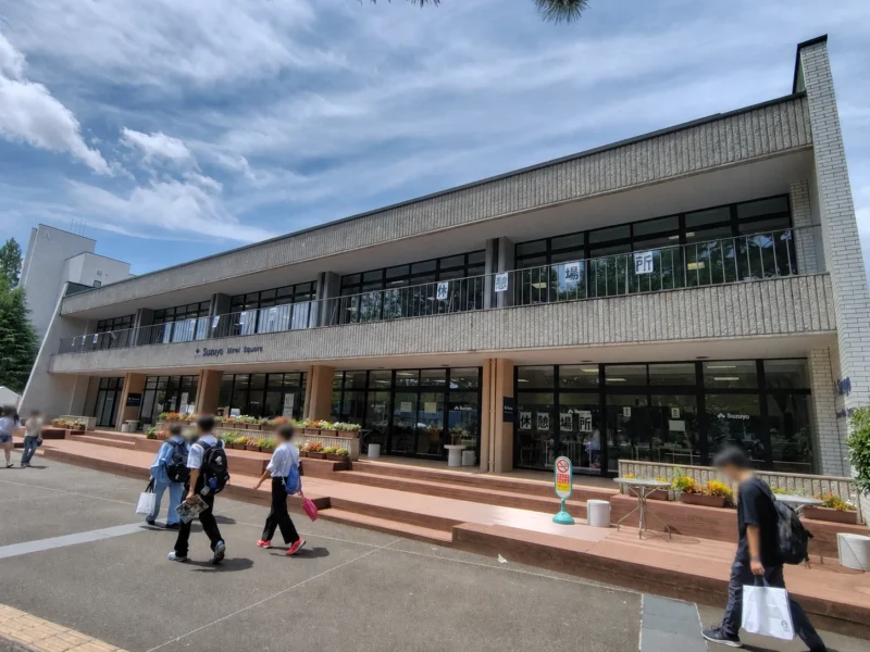 東北大学川内キャンパスの川内の杜ダイニングに設けられた休憩所